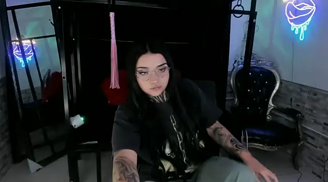 amyswallow7 online show from January 18, 6:43 pm