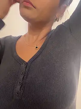 Snapshot of AlynAllen chatting on November 16, 1:06 pm AlynAllen online show from November 16, 1:06 pm