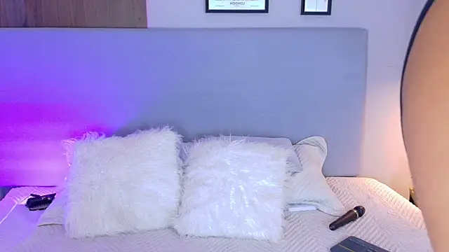 Snapshot of AlynAllen chatting on November 21, 7:23 pm AlynAllen online show from November 21, 7:23 pm