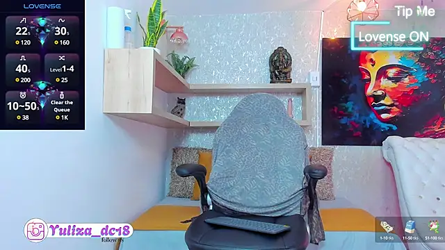 Luxury Woman online show from February 28, 3:48 pm