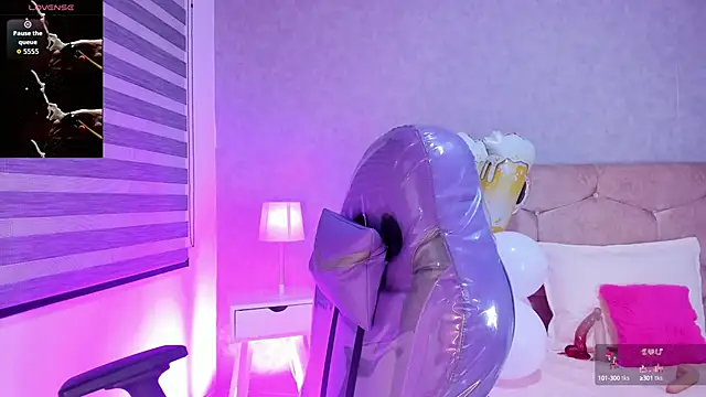 Elise-Leyton online show from October 3, 8:06 pm