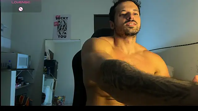 Snapshot of Lucasfit24 chatting on March 4, 12:16 am Lucasfit24 online show from March 4, 12:16 am