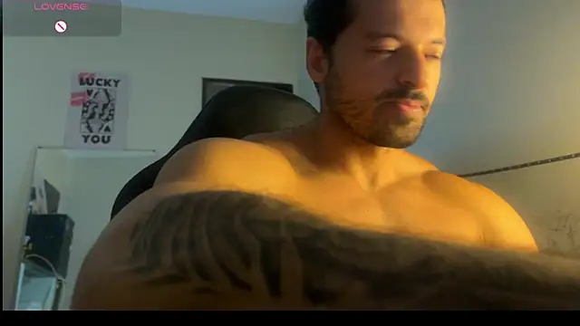 Snapshot of Lucasfit24 chatting on March 4, 2:12 pm Lucasfit24 online show from March 4, 2:12 pm