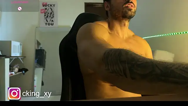 Snapshot of Lucasfit24 chatting on March 9, 2:54 pm Lucasfit24 online show from March 9, 2:54 pm