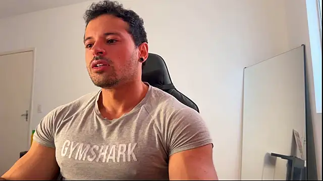 Snapshot of Lucasfit24 chatting on June 21, 3:03 pm Lucasfit24 online show from June 21, 3:03 pm