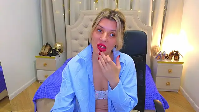 Snapshot of M_I_A_M_I_A chatting on January 21, 11:35 am M I A M I A online show from January 21, 11:35 am