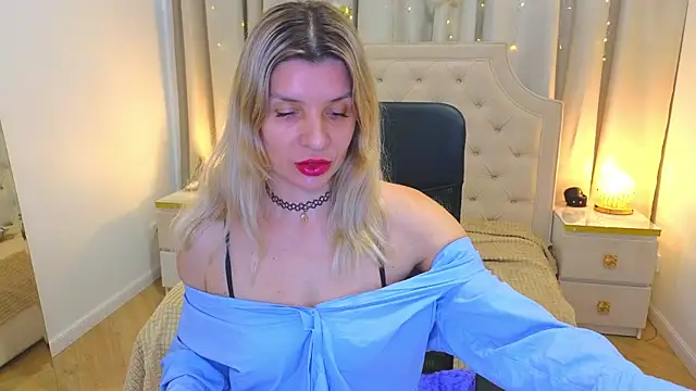 Snapshot of M_I_A_M_I_A chatting on March 20, 11:05 am M I A M I A online show from March 20, 11:05 am