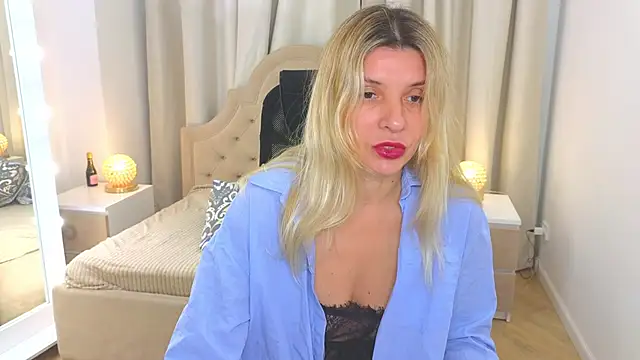 Snapshot of M_I_A_M_I_A chatting on September 19, 11:44 am M I A M I A online show from September 19, 11:44 am