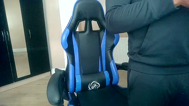 vanillachocduo online show from March 12, 1:40 pm