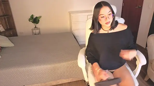 Snapshot of Renaxi_Smith chatting on July 14, 8:03 pm Renaxi Smith online show from July 14, 8:03 pm