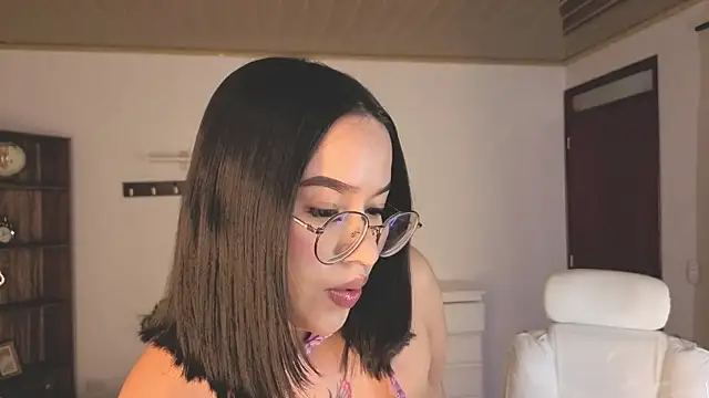 Snapshot of Renaxi_Smith chatting on July 22, 7:49 pm Renaxi Smith online show from July 22, 7:49 pm