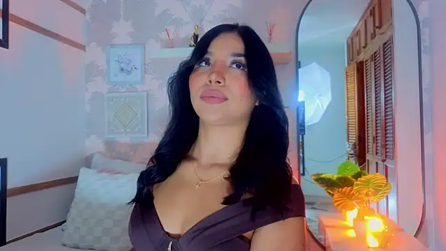 Snapshot of CharlotteGraay chatting on May 6, 7:41 pm CharlotteGraay online show from May 6, 7:41 pm
