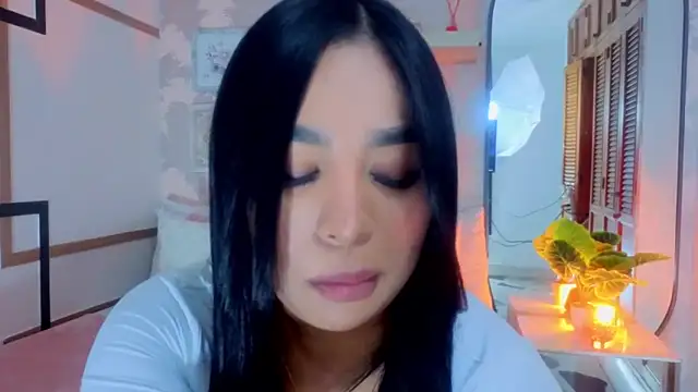 Snapshot of CharlotteGraay chatting on May 9, 7:41 pm CharlotteGraay online show from May 9, 7:41 pm