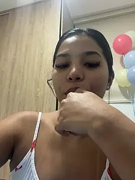 CharlotteGraay online show from July 27, 1:12 am