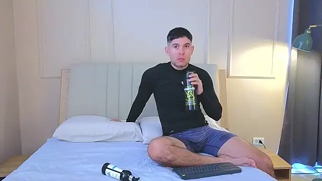 Snapshot of mr_danni chatting on June 6, 5:17 pm mr danni online show from June 6, 5:17 pm