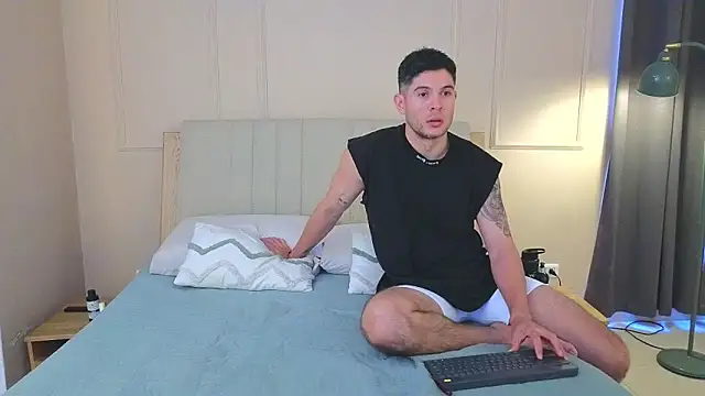 Snapshot of mr_danni chatting on June 11, 7:45 pm mr danni online show from June 11, 7:45 pm