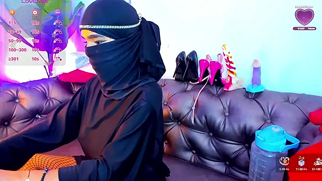 Snapshot of azahara_faraah chatting on October 12, 12:42 am azahara faraah online show from October 12, 12:42 am