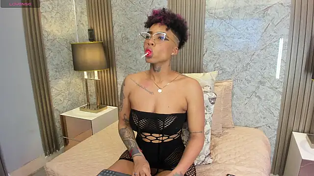 LuciaWallace online show from June 27, 9:20 pm