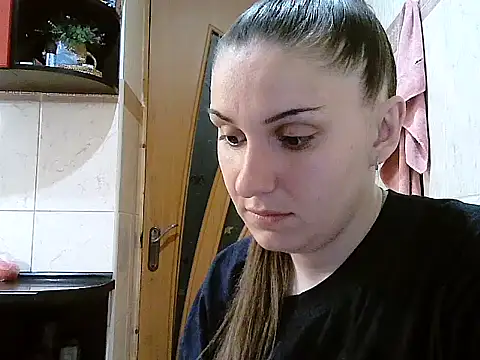 Snapshot of Yuliia30 chatting on May 24, 6:24 pm Yuliia30 online show from May 24, 6:24 pm