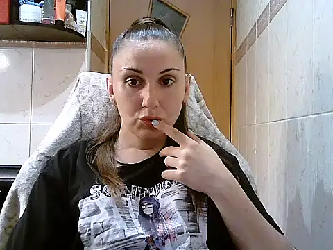 Snapshot of Yuliia30 chatting on July 8, 4:11 pm Yuliia30 online show from July 8, 4:11 pm
