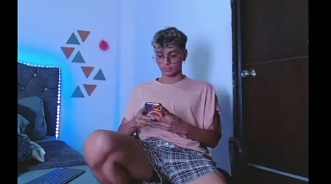 Snapshot of andrew_willyams chatting on January 10, 4:51 pm andrew willyams online show from January 10, 4:51 pm