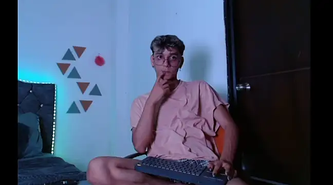 Snapshot of andrew_willyams chatting on January 10, 7:54 pm andrew willyams online show from January 10, 7:54 pm