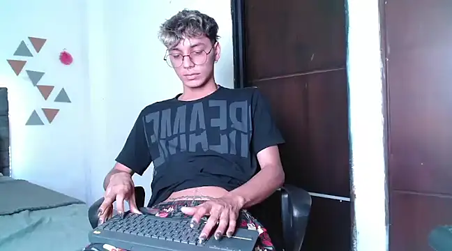 Snapshot of andrew_willyams chatting on January 13, 2:11 pm andrew willyams online show from January 13, 2:11 pm