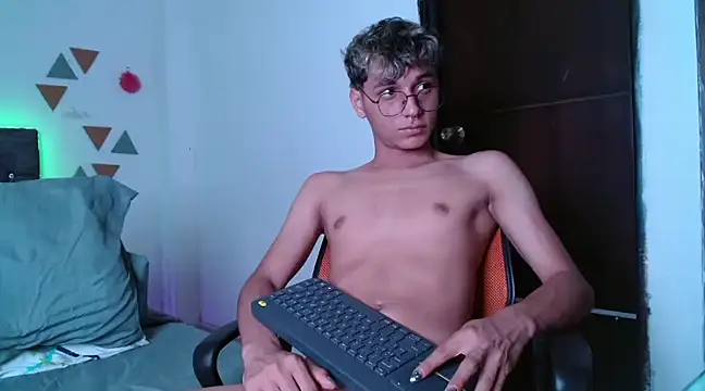 Snapshot of andrew_willyams chatting on January 13, 5:12 pm andrew willyams online show from January 13, 5:12 pm