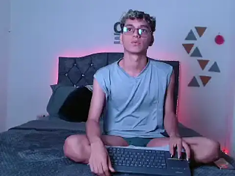 Snapshot of andrew_willyams chatting on January 14, 7:11 pm andrew willyams online show from January 14, 7:11 pm