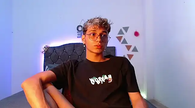 Snapshot of andrew_willyams chatting on January 18, 4:53 pm andrew willyams online show from January 18, 4:53 pm