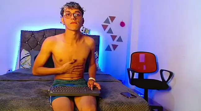 Snapshot of andrew_willyams chatting on January 19, 10:39 pm andrew willyams online show from January 19, 10:39 pm