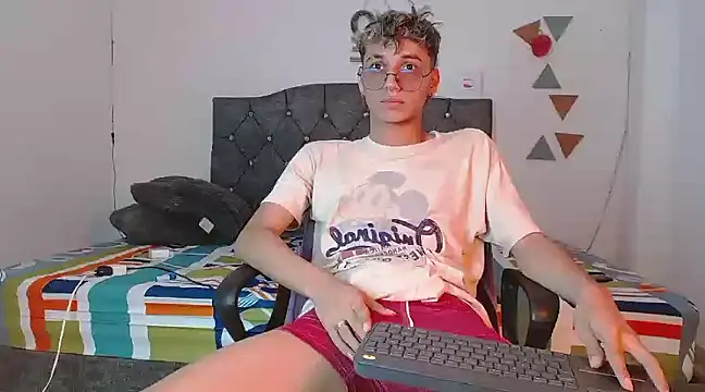 Snapshot of andrew_willyams chatting on February 19, 6:32 pm andrew willyams online show from February 19, 6:32 pm