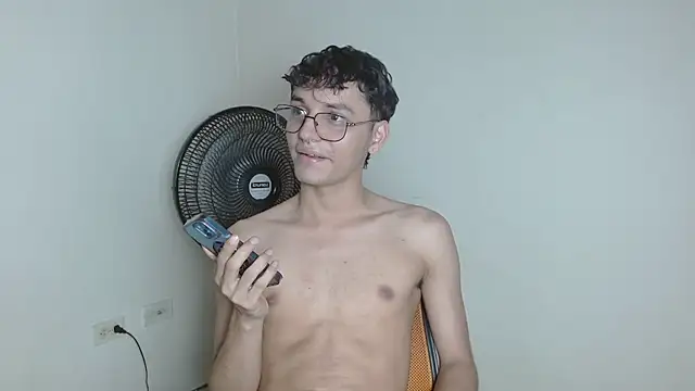 Snapshot of andrew_willyams chatting on November 15, 1:03 am andrew willyams online show from November 15, 1:03 am