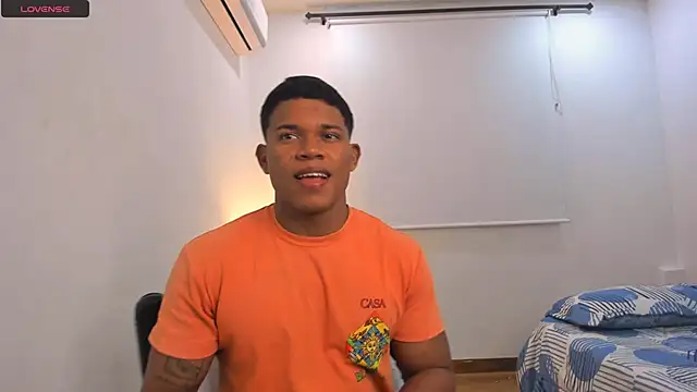 Snapshot of maxsteel177 chatting on February 26, 12:38 am maxsteel177 online show from February 26, 12:38 am