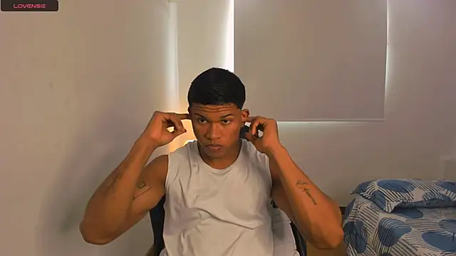 Snapshot of maxsteel177 chatting on February 26, 8:11 pm maxsteel177 online show from February 26, 8:11 pm