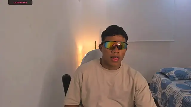 Snapshot of maxsteel177 chatting on March 8, 12:44 am maxsteel177 online show from March 8, 12:44 am