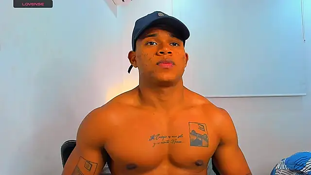 Snapshot of maxsteel177 chatting on March 14, 11:32 pm maxsteel177 online show from March 14, 11:32 pm