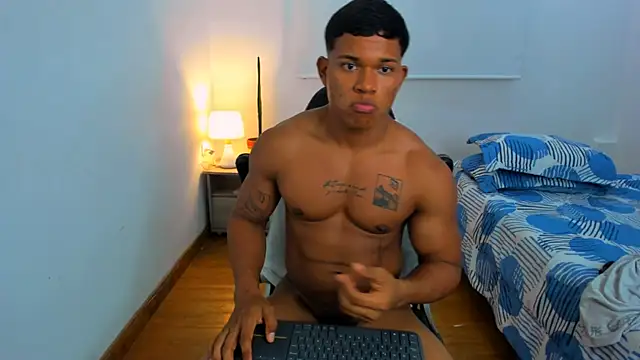 Snapshot of maxsteel177 chatting on March 22, 3:30 am maxsteel177 online show from March 22, 3:30 am