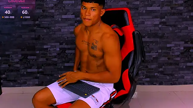 Snapshot of maxsteel177 chatting on December 15, 11:31 pm maxsteel177 online show from December 15, 11:31 pm