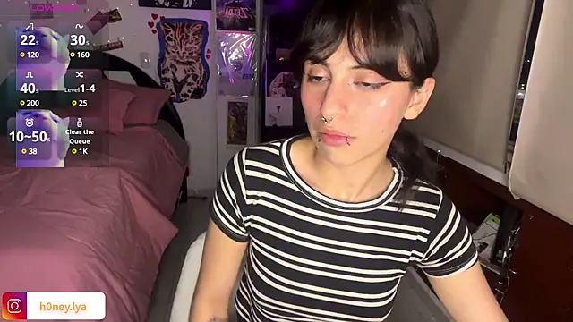 B0nnie H0ney online show from February 18, 12:15 am