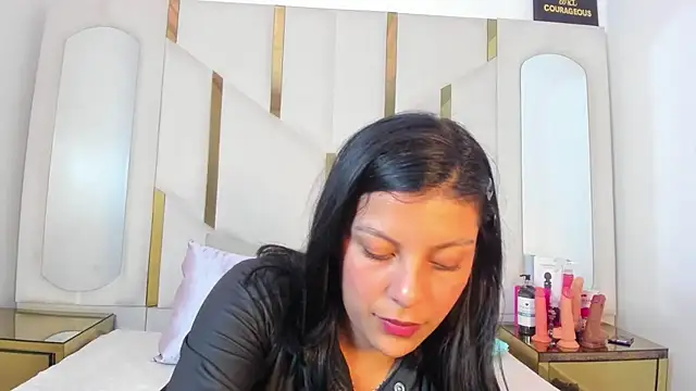 Snapshot of Salmaportman69 chatting on January 9, 2:42 pm Salmaportman69 online show from January 9, 2:42 pm