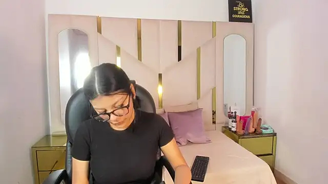 Snapshot of Salmaportman69 chatting on January 17, 3:39 pm Salmaportman69 online show from January 17, 3:39 pm