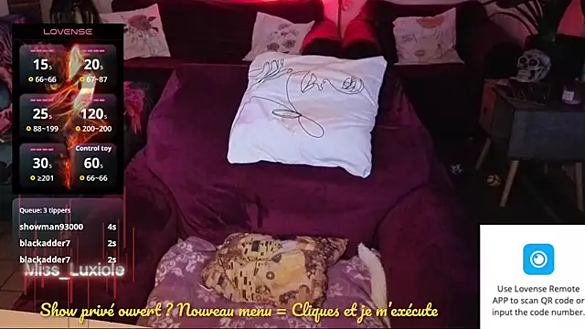 Snapshot of Miss_luxiole chatting on October 22, 11:15 pm Miss luxiole online show from October 22, 11:15 pm