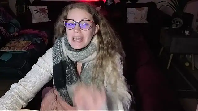 Snapshot of Miss_luxiole chatting on November 7, 5:35 pm Miss luxiole online show from November 7, 5:35 pm