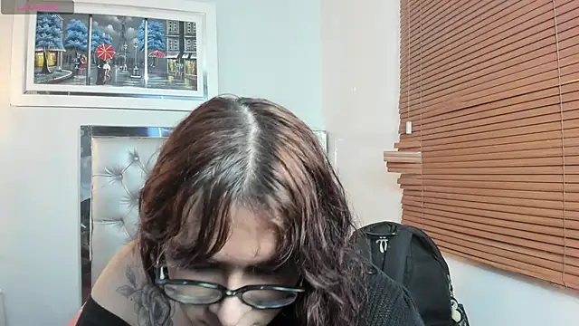 Snapshot of kathepickmanx chatting on May 17, 3:37 am kathepickmanx online show from May 17, 3:37 am