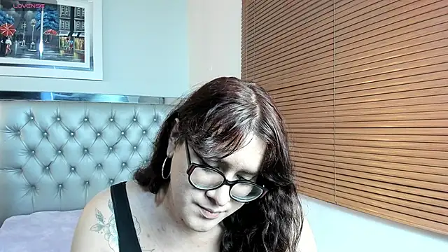 Snapshot of kathepickmanx chatting on May 28, 3:37 am kathepickmanx online show from May 28, 3:37 am