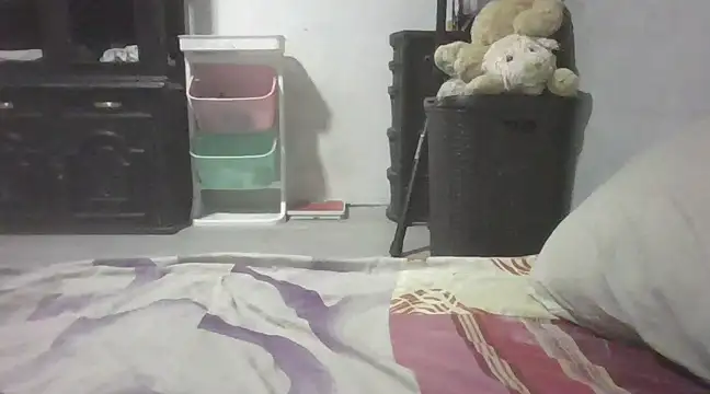 Snapshot of it0z_klk chatting on February 15, 12:59 am it0z klk online show from February 15, 12:59 am