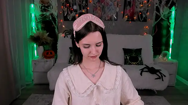 Snapshot of SamanthaaaWalker chatting on October 8, 8:28 pm SamanthaaaWalker online show from October 8, 8:28 pm