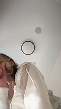 Snapshot of Mary_Leaf chatting on November 8, 10:26 am Mary Leaf online show from November 8, 10:26 am