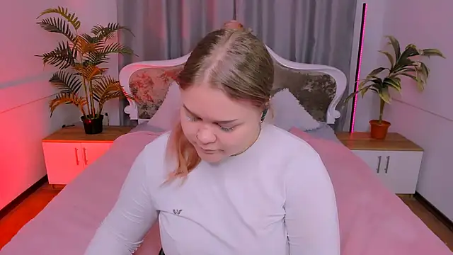 Snapshot of Erica__Alta chatting on December 5, 6:33 am Erica Alta online show from December 5, 6:33 am